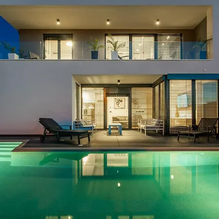 Luxury Ane *