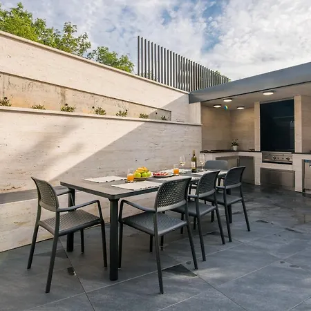 Luxury Ane Villa *