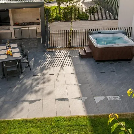 Luxury Ane Villa *