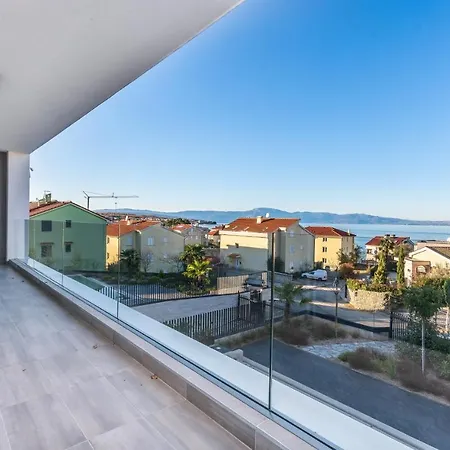 Luxury Ane *
