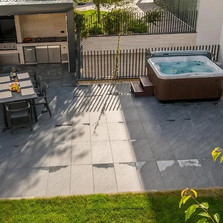Luxury Ane Villa *
